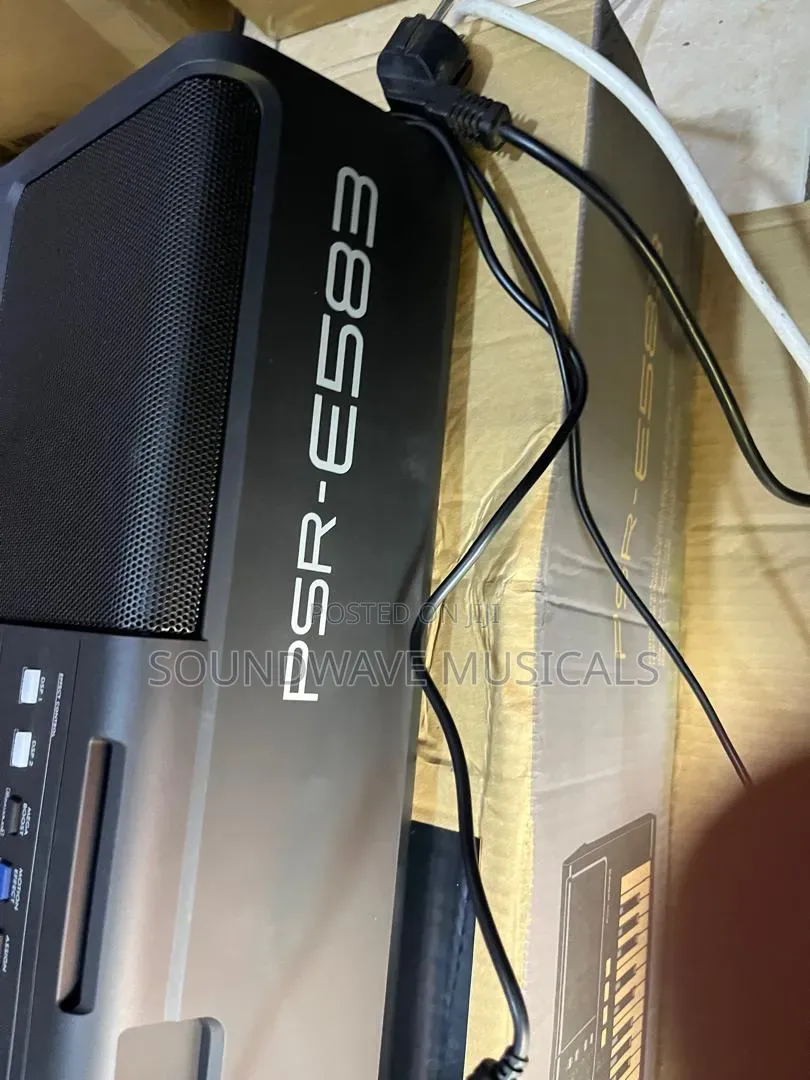 Yamaha PSR 583 Professional Keyboard