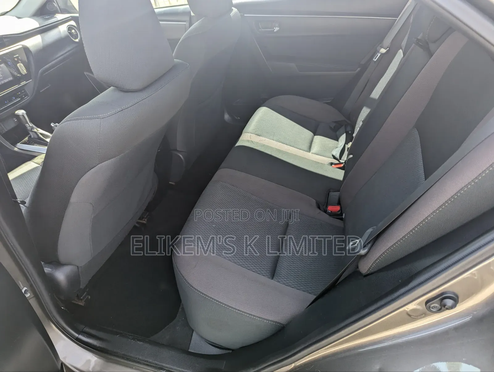 Toyota Corolla LE ECO 4dr Sedan (1.8L 4cyl CVT) 2017 Gold
