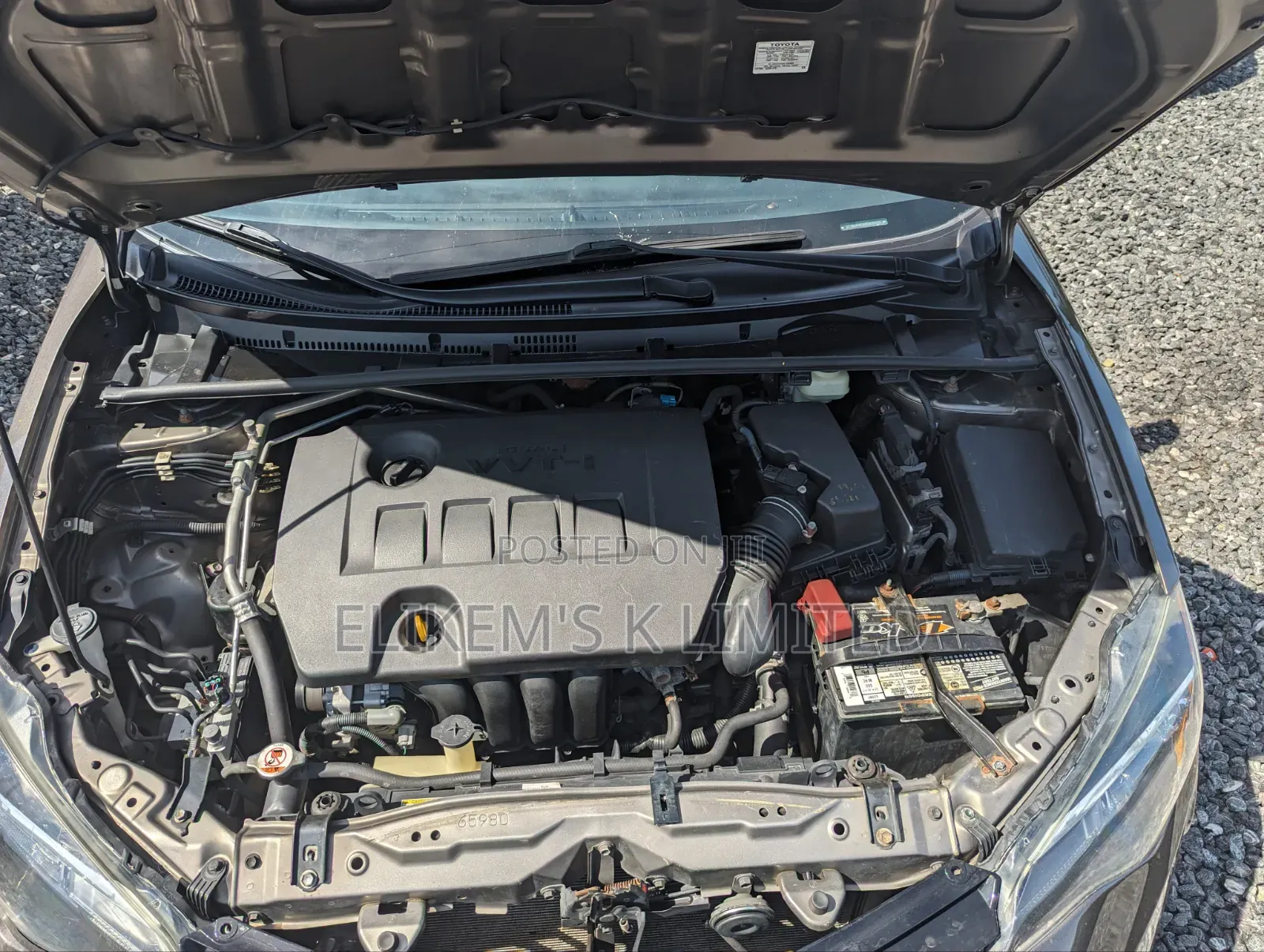 Toyota Corolla LE ECO 4dr Sedan (1.8L 4cyl CVT) 2017 Gold