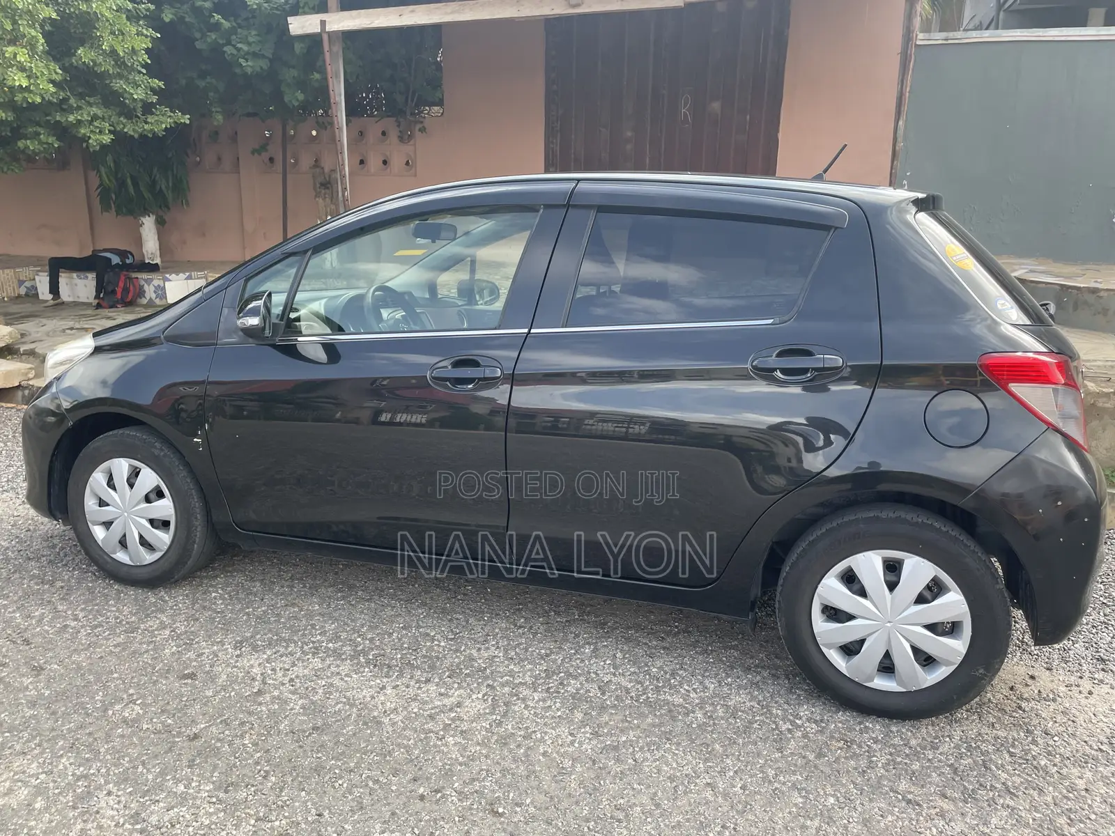 Toyota Vitz 1.3 FWD 5dr 2013 Black