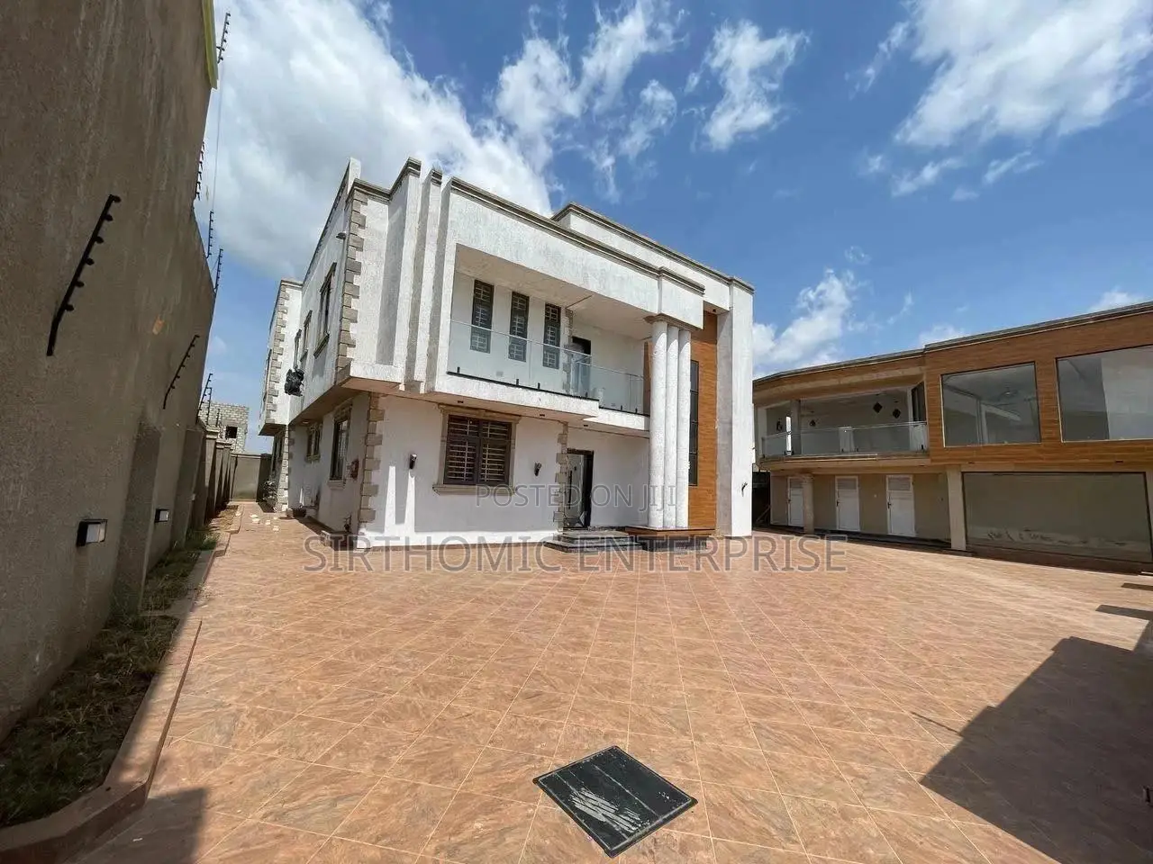 Furnished 6bdrm House in Kokoben, Kumasi Metropolitan for sale