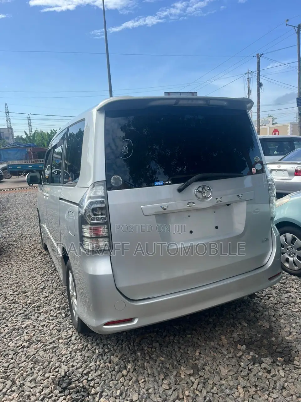 Toyota Voxy 2010 Silver