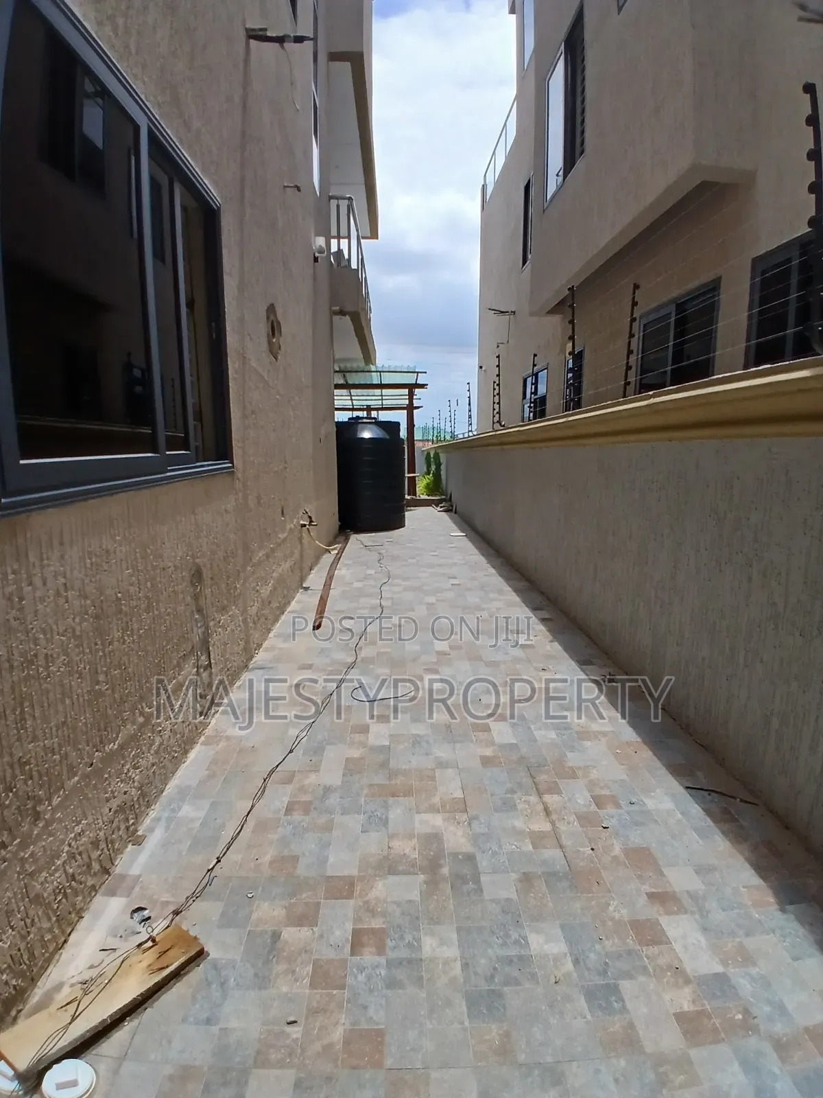 5bdrm Duplex in Costa, Coca Cola for sale