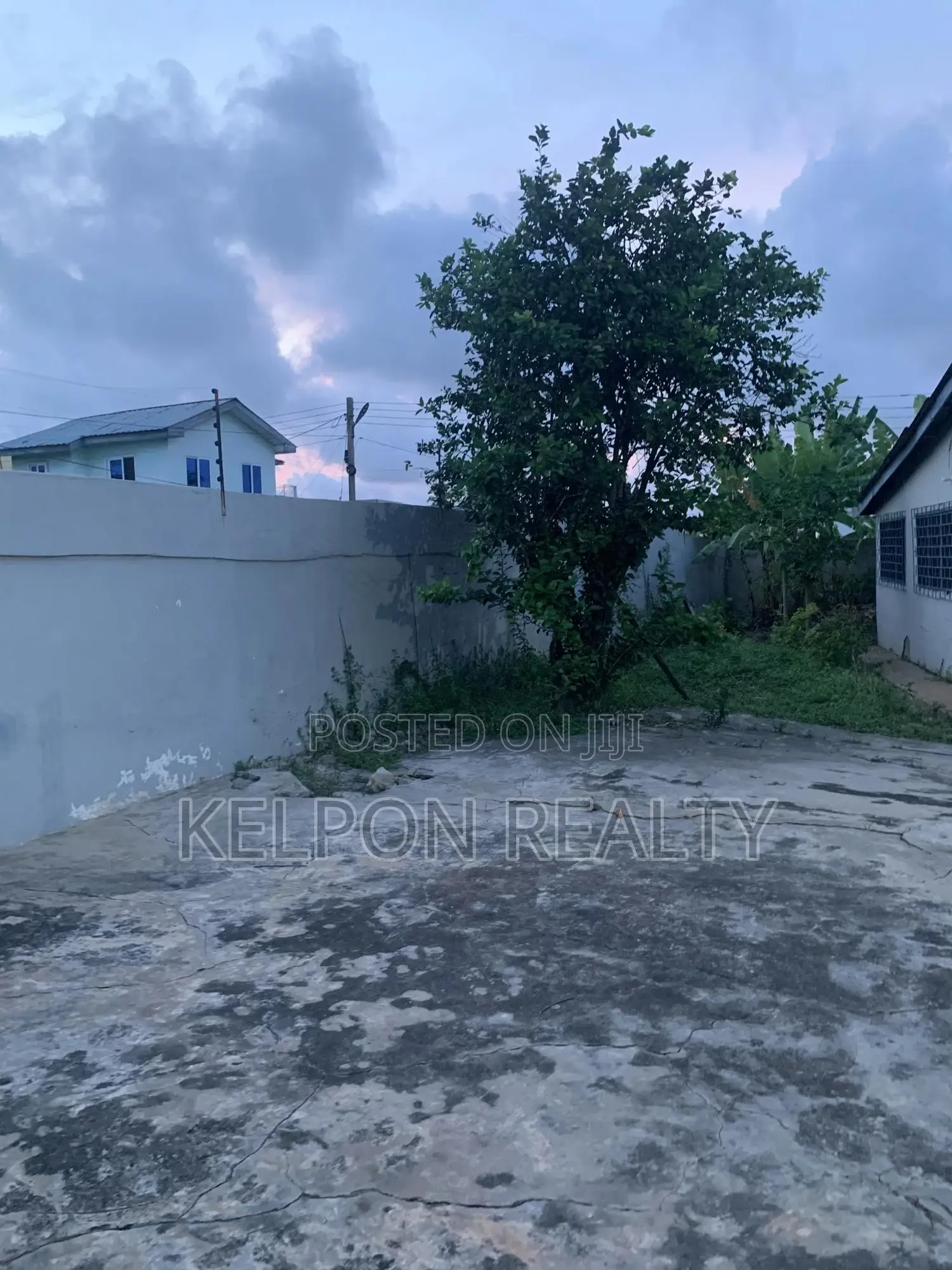 5bdrm House in Dansoman Estate, Exhibition for sale