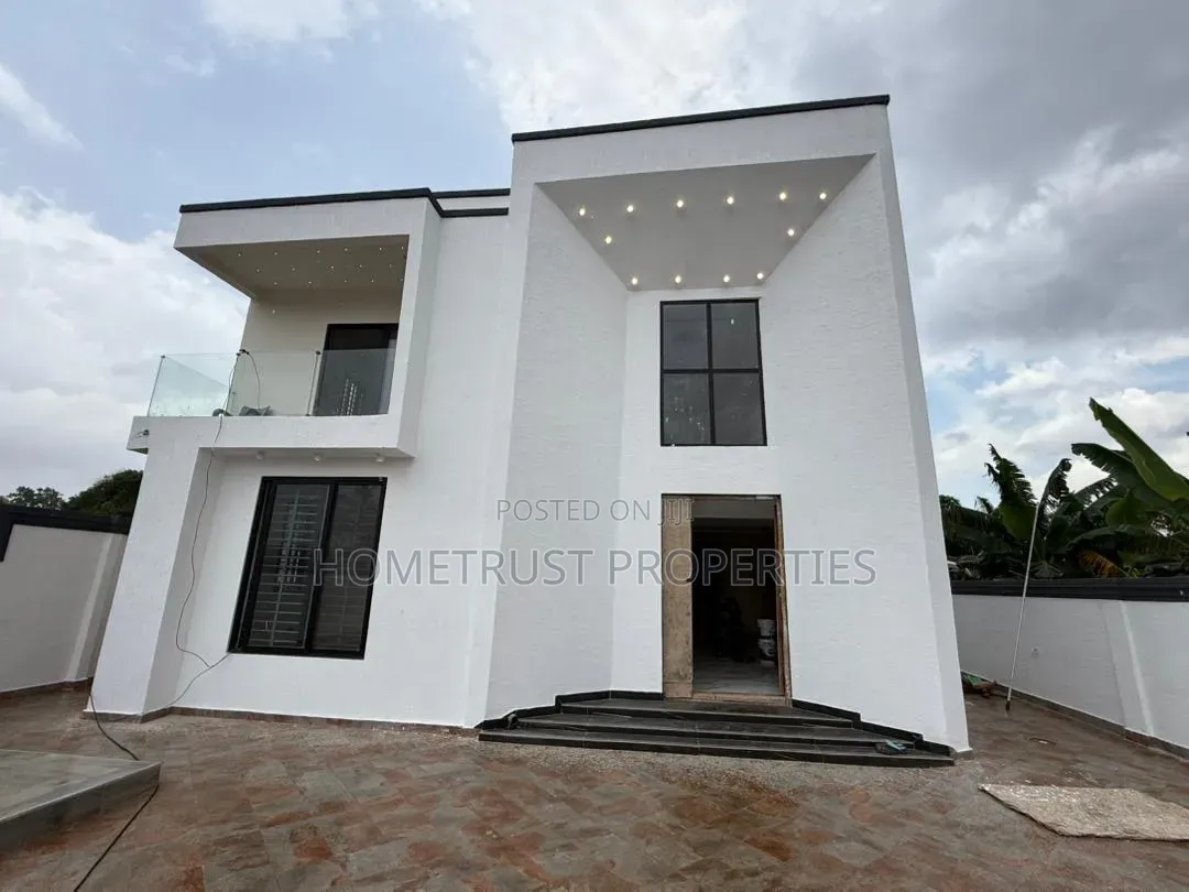 5bdrm Duplex in Adenta Ssnit for sale