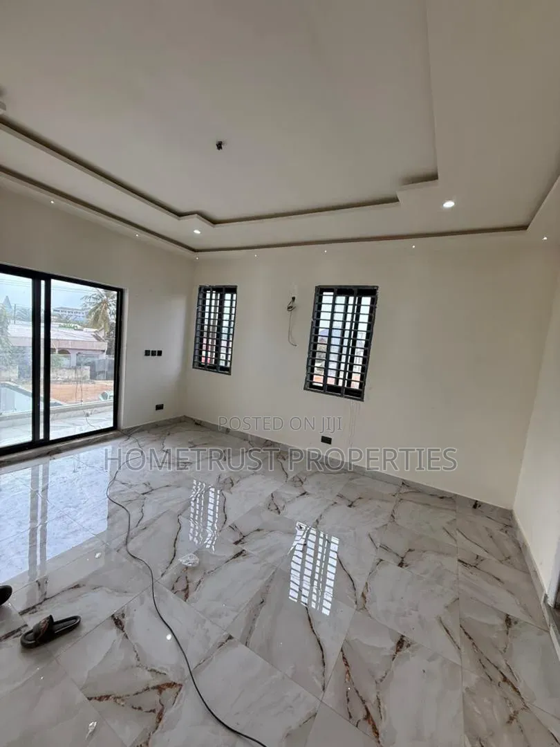 5bdrm Duplex in Adenta Ssnit for sale