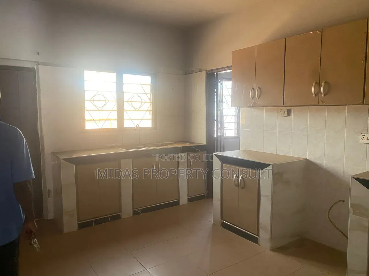 6bdrm House in Adenta, Accra Metropolitan for sale
