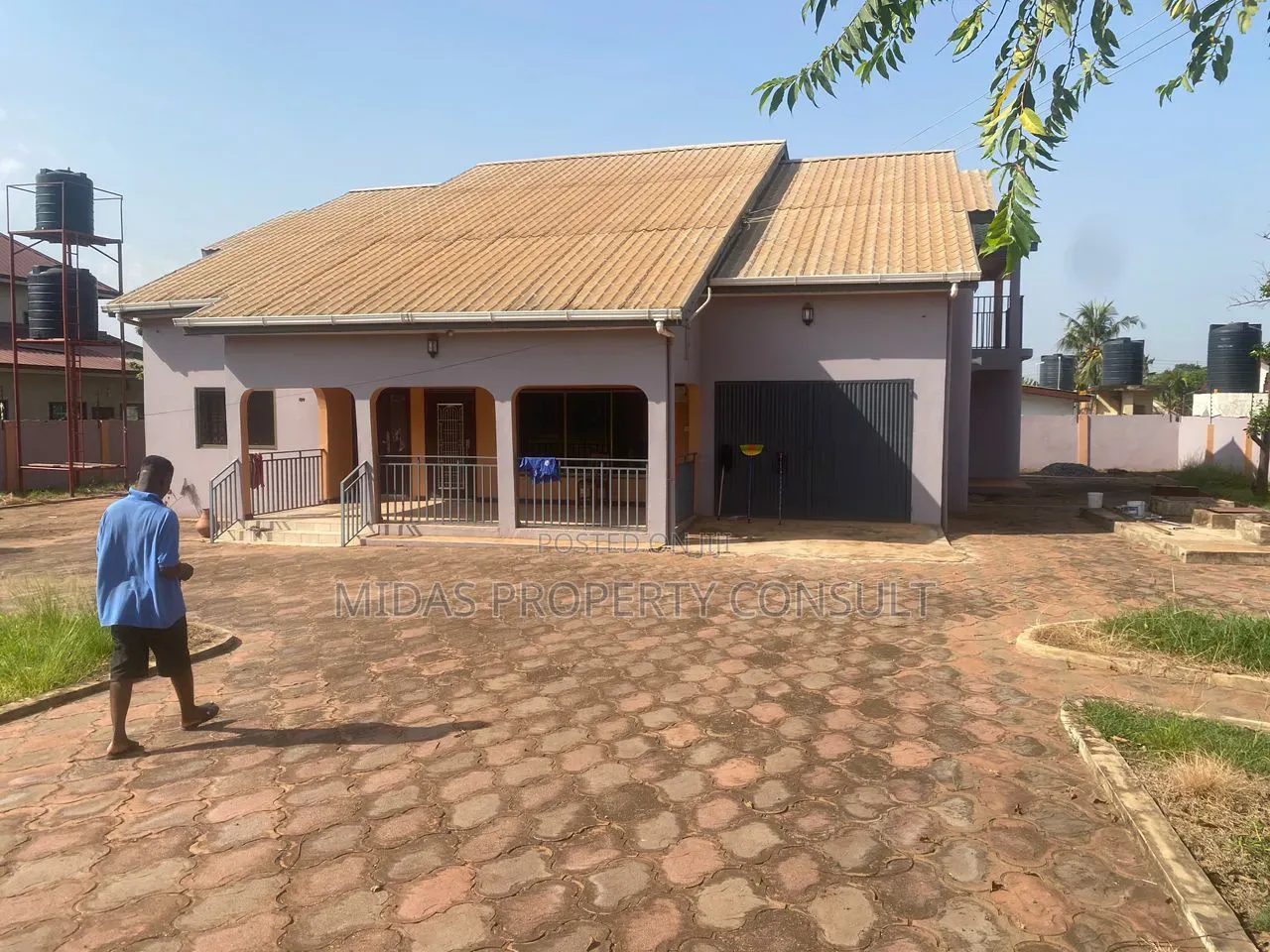 6bdrm House in Adenta, Accra Metropolitan for sale