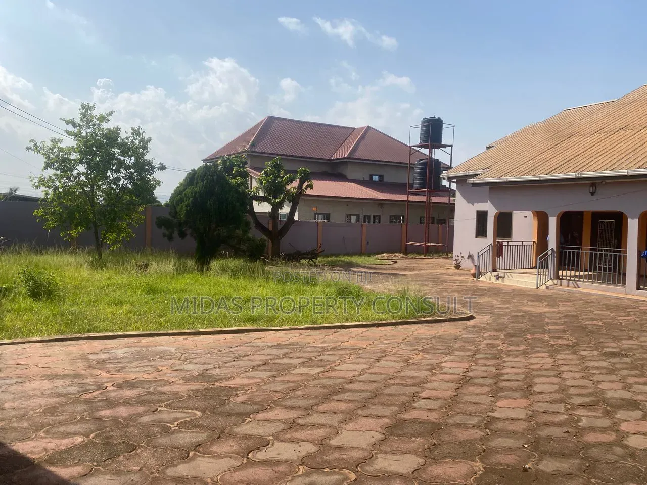6bdrm House in Adenta, Accra Metropolitan for sale