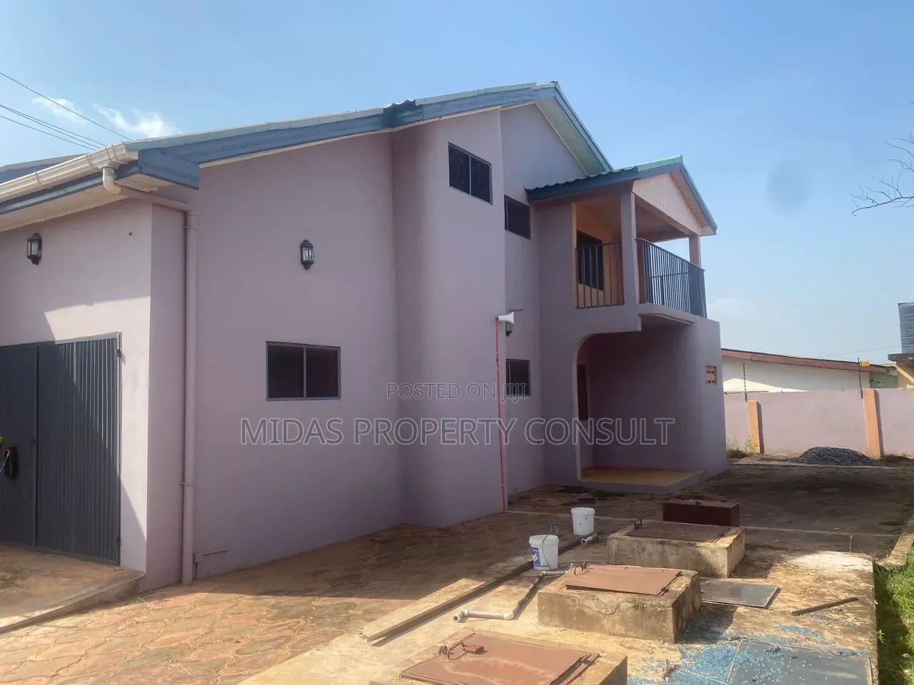 6bdrm House in Adenta, Accra Metropolitan for sale