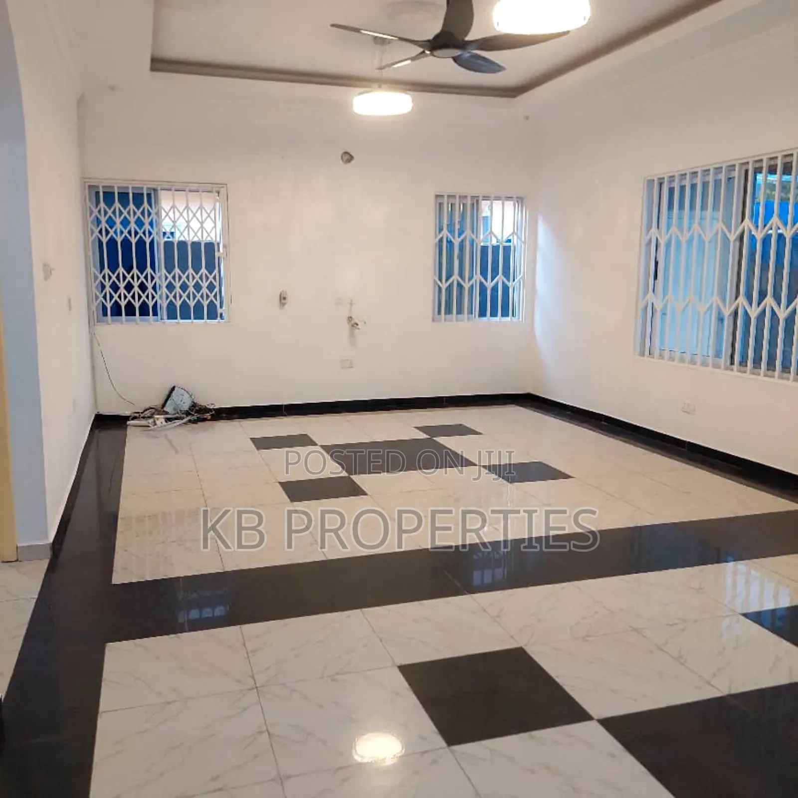 4bdrm House in Kb Properties, Baatsona Total for rent