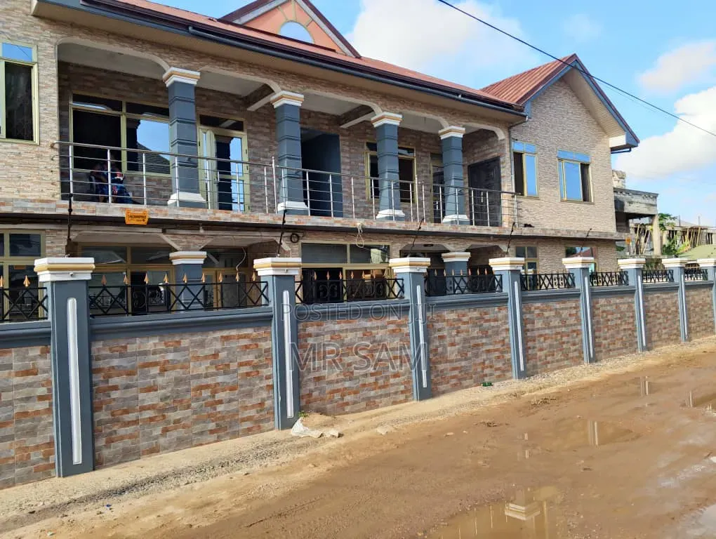 3bdrm Apartment in Old Barrier Tie-Top for rent