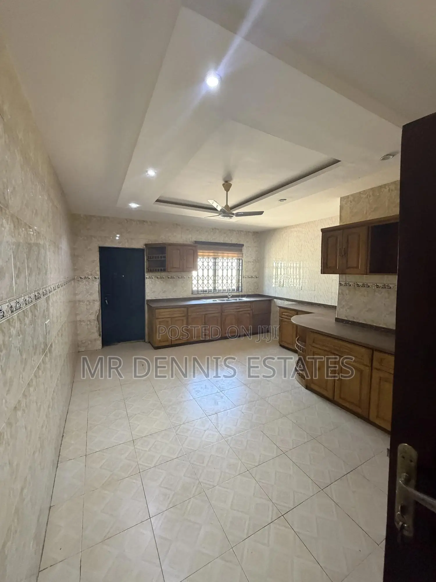 4bdrm Apartment in Westhills Mall for rent