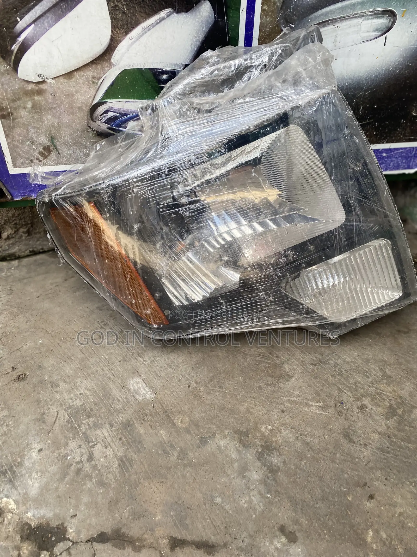 Ford F150 2012 Headlight Pair