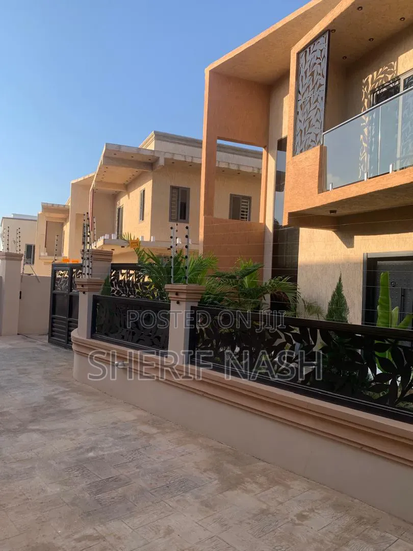 4bdrm Duplex in Hatso Boshe, Accra Metropolitan for sale