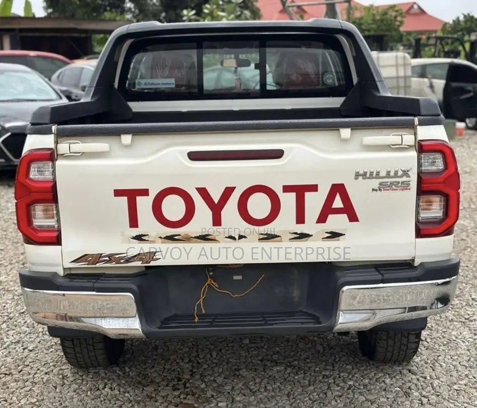 Toyota Hilux Revo Double Cab Petrol 2.7 RWD 2022 White