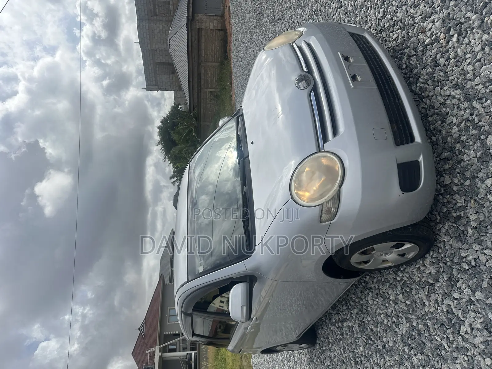 Toyota Sienta 2011 Silver