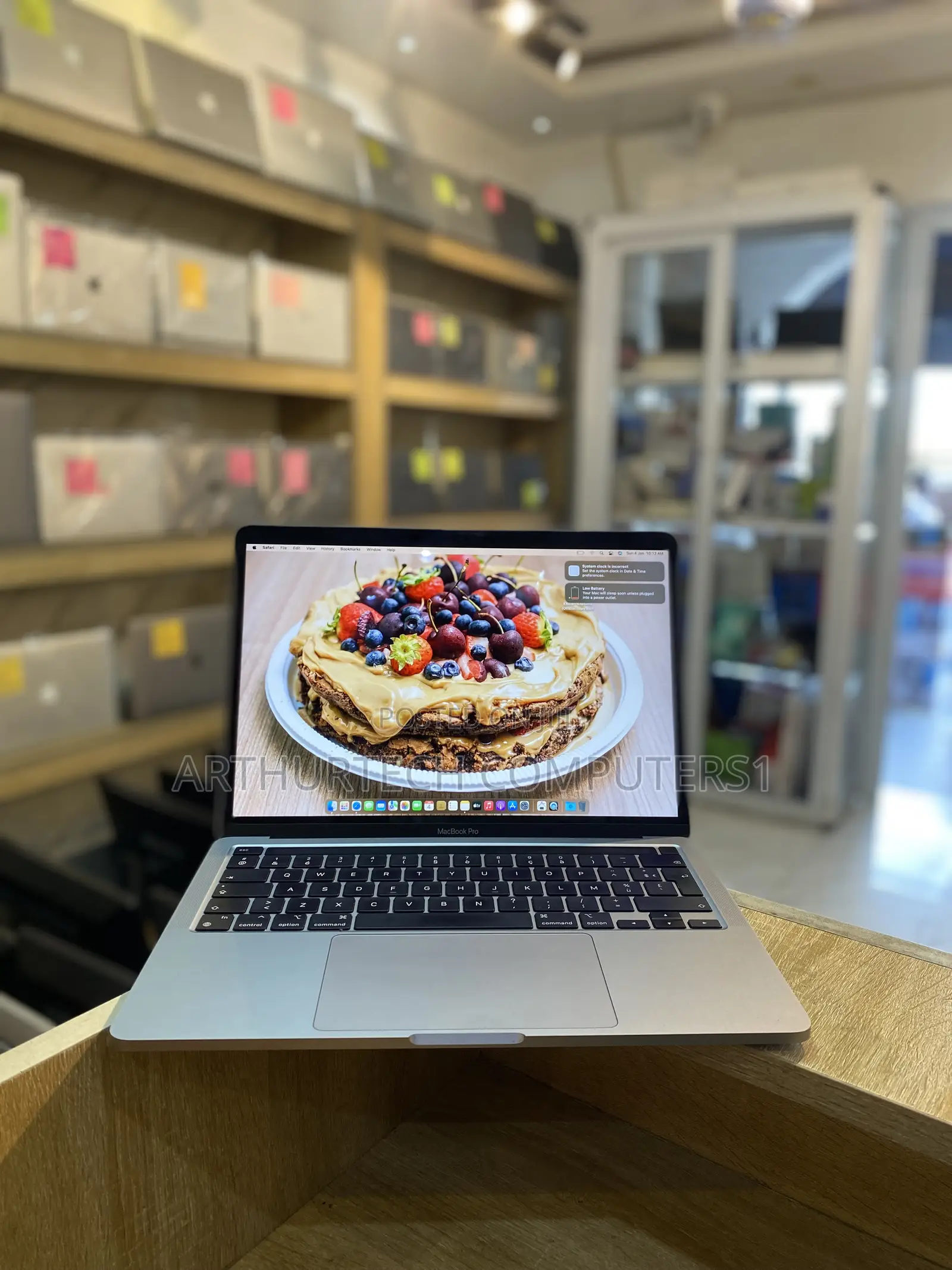 Laptop Apple MacBook Pro 2022 M2 16GB Apple M2 SSD 512GB