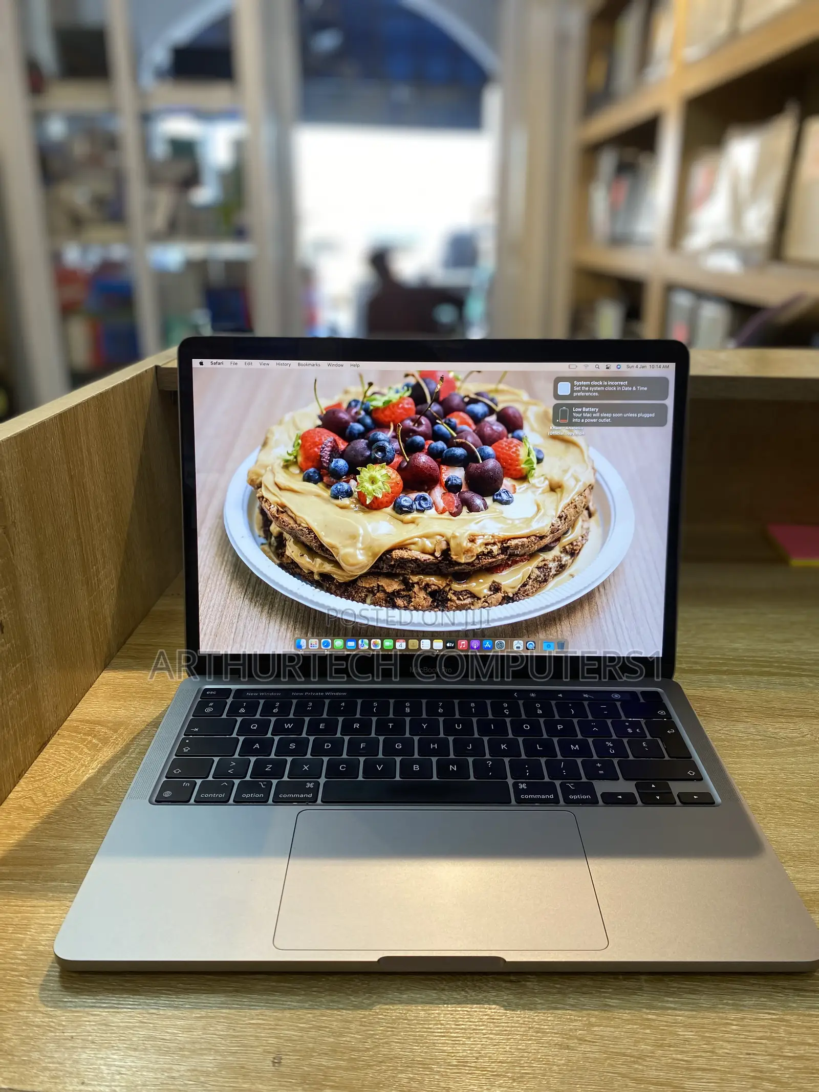 Laptop Apple MacBook Pro 2022 M2 16GB Apple M2 SSD 512GB