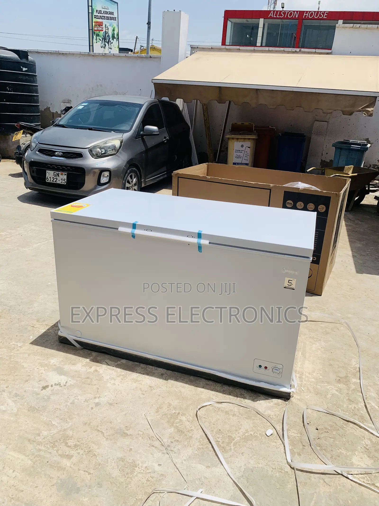 Ultra Modern Sleek Chest Freezer 418l Midea