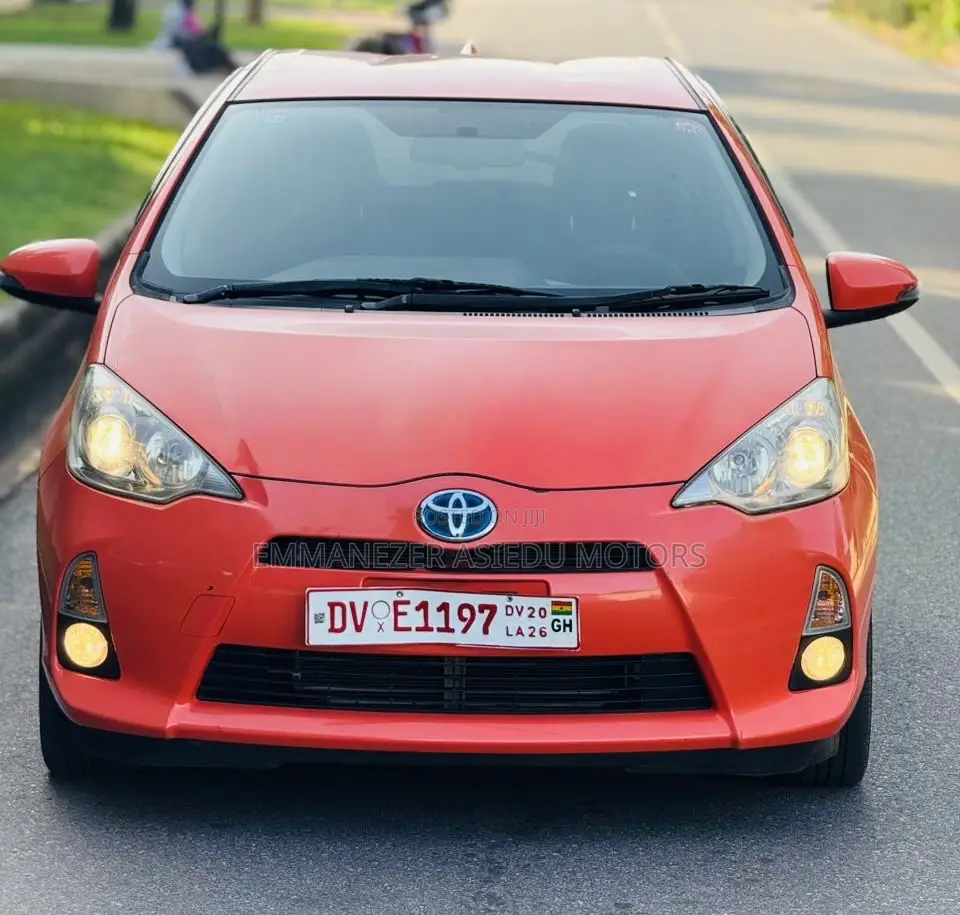 Toyota Vitz 1.3 FWD 3dr 2015 Orange