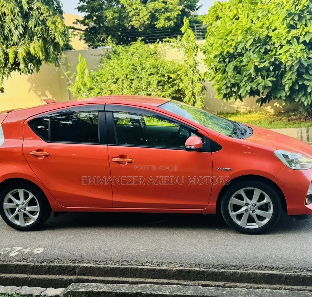 Toyota Vitz 1.3 FWD 3dr 2015 Orange