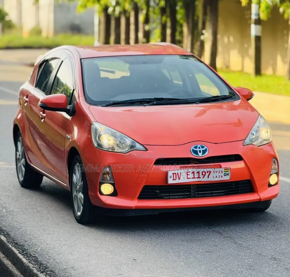 Toyota Vitz 1.3 FWD 3dr 2015 Orange