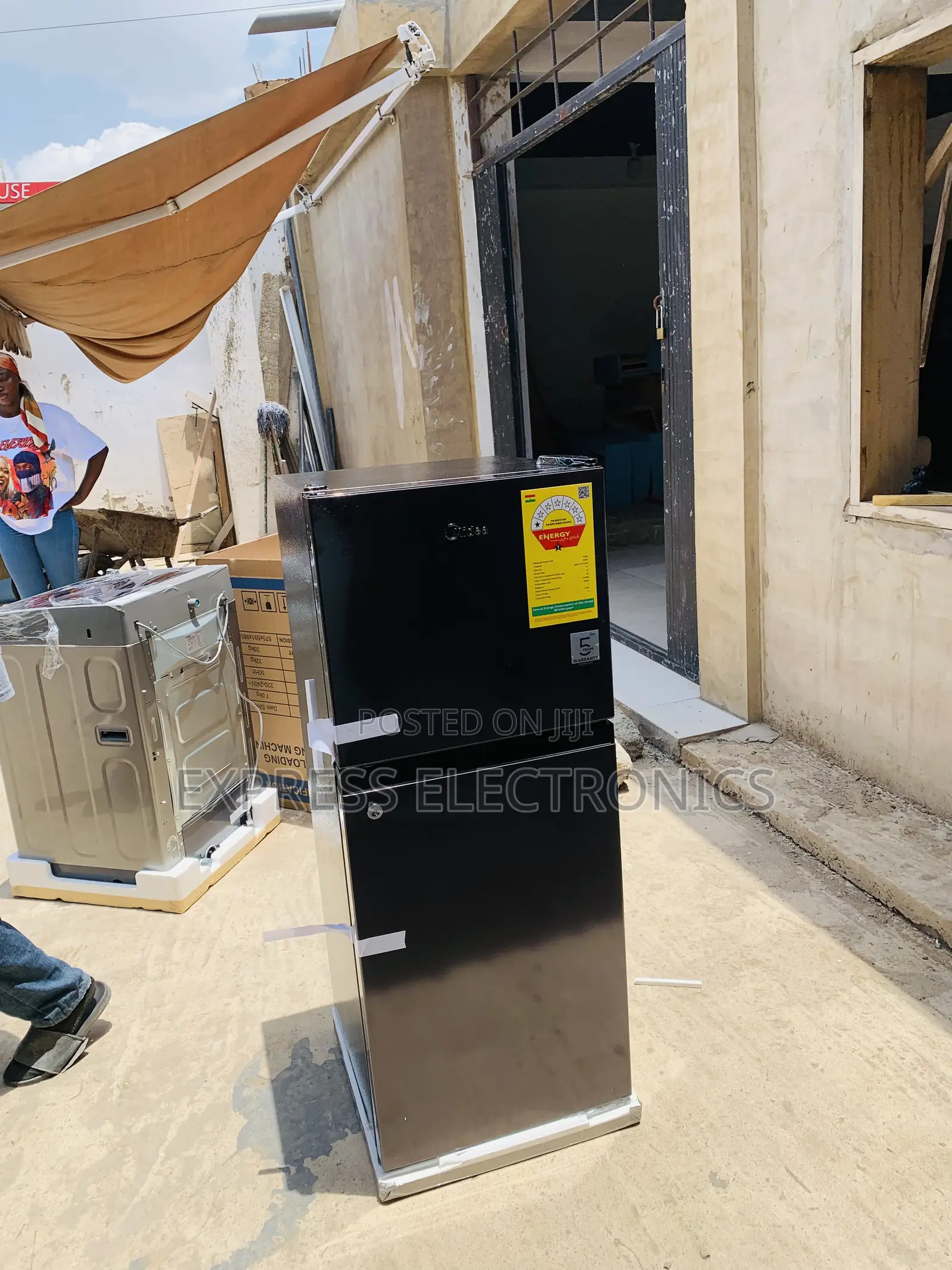 Brand New Blavk Double Door 127l Fridge Midea Black