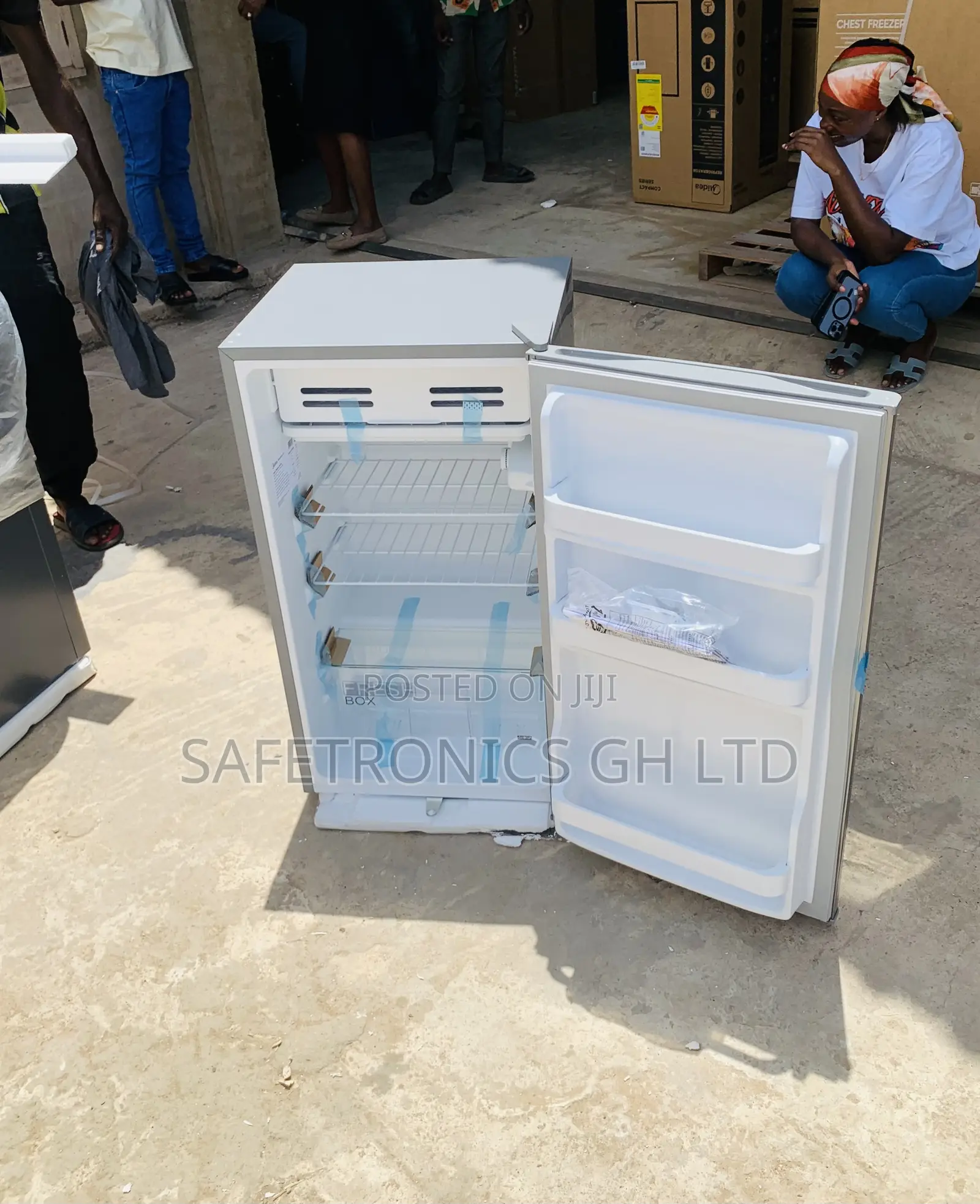 Ultra Modern Midea Single Door Table Top Refrigerator 93l