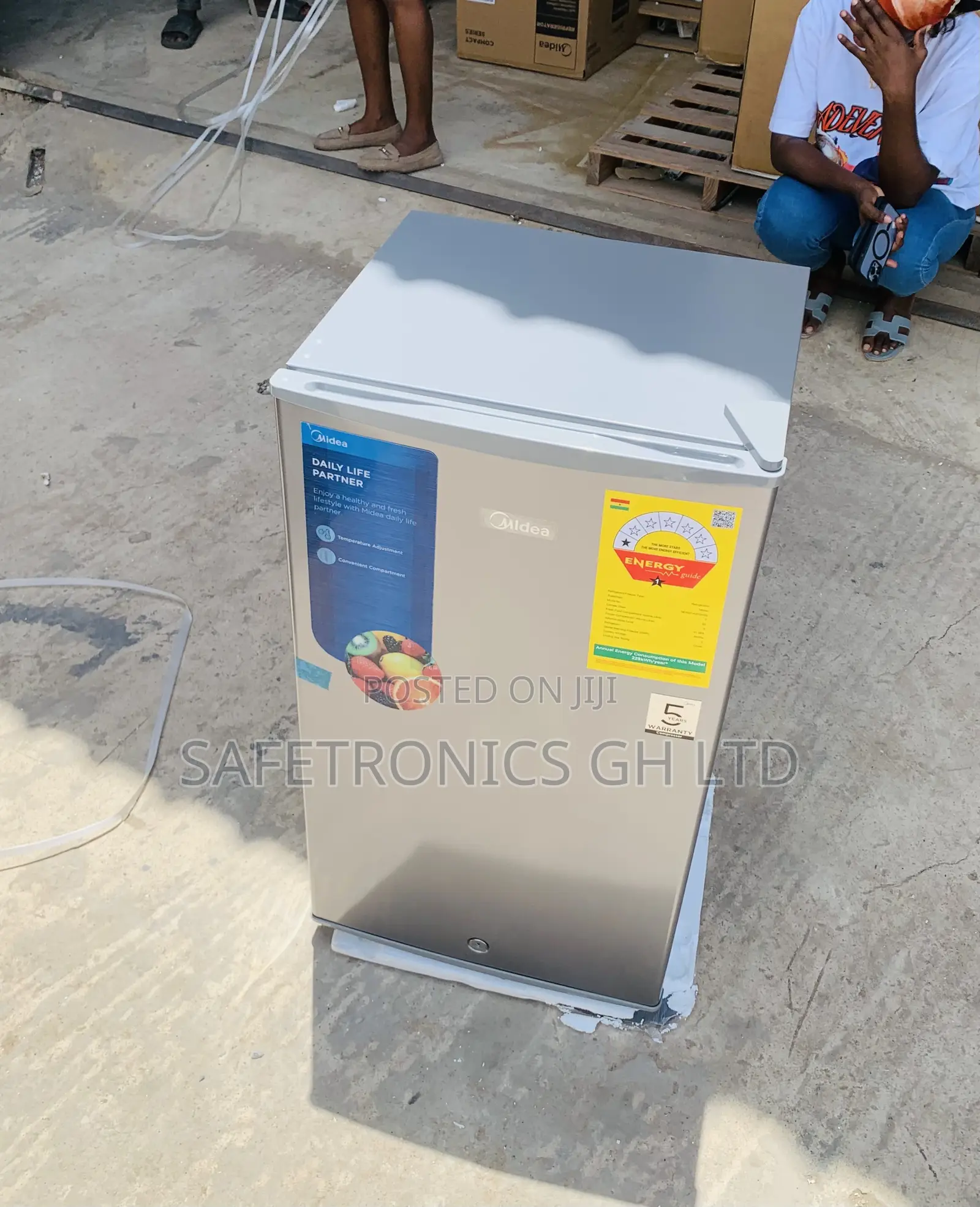 Get Accurate Midea Single Door Table Top Refrigerator 93l
