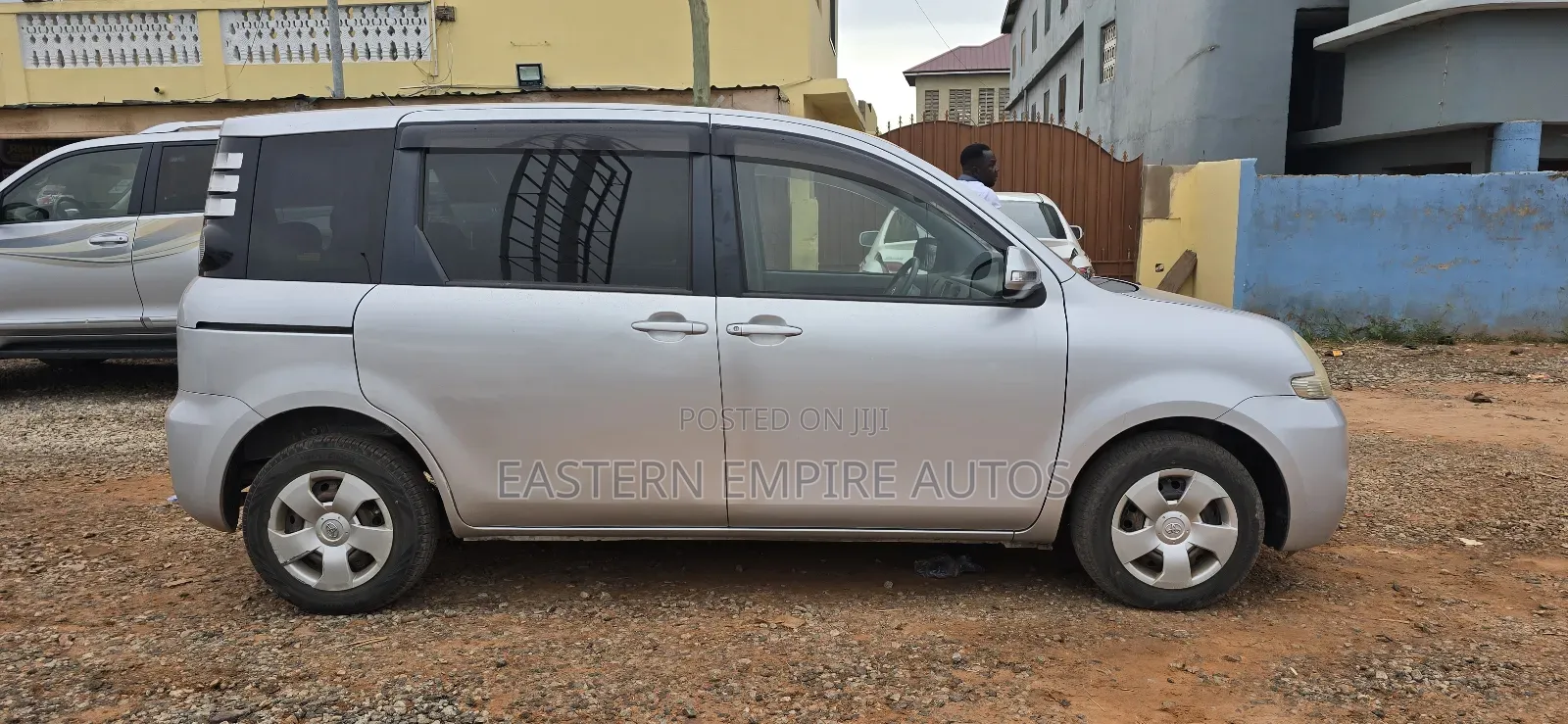 Toyota Sienta 1.5 FWD 2010 Silver