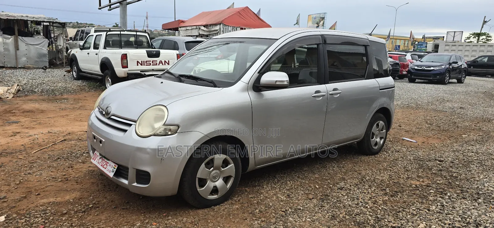 Toyota Sienta 1.5 FWD 2010 Silver