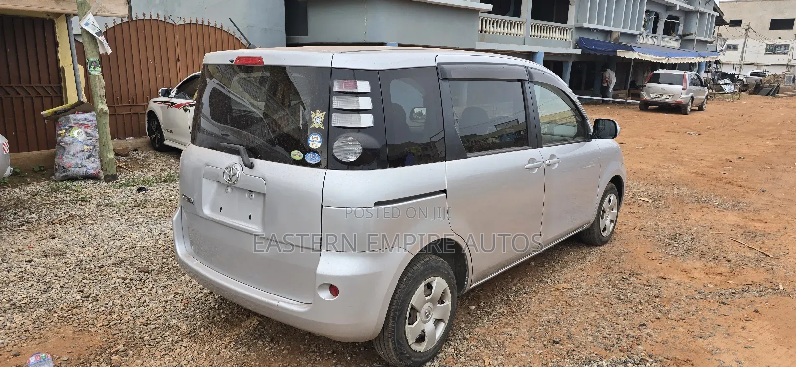 Toyota Sienta 1.5 FWD 2010 Silver