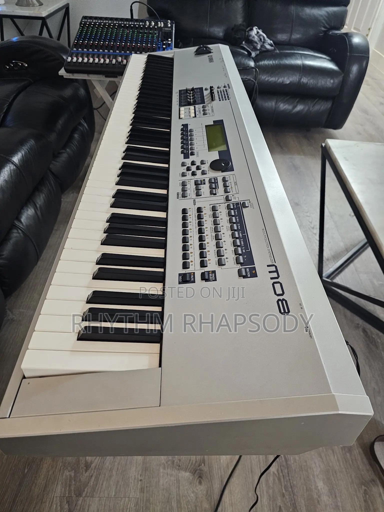Yamaha Mo8