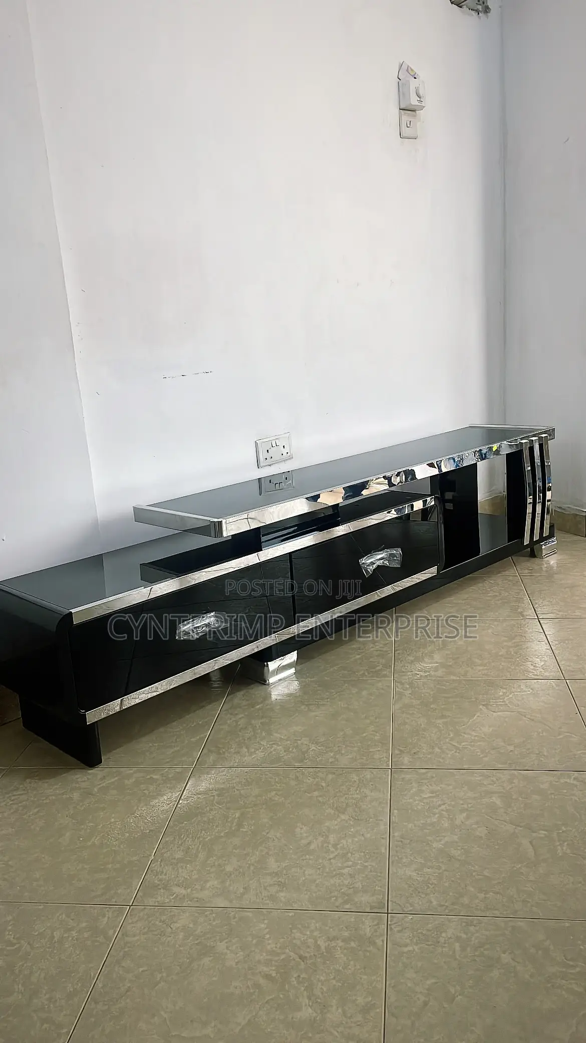 Executive Tv Stand – High-Gloss