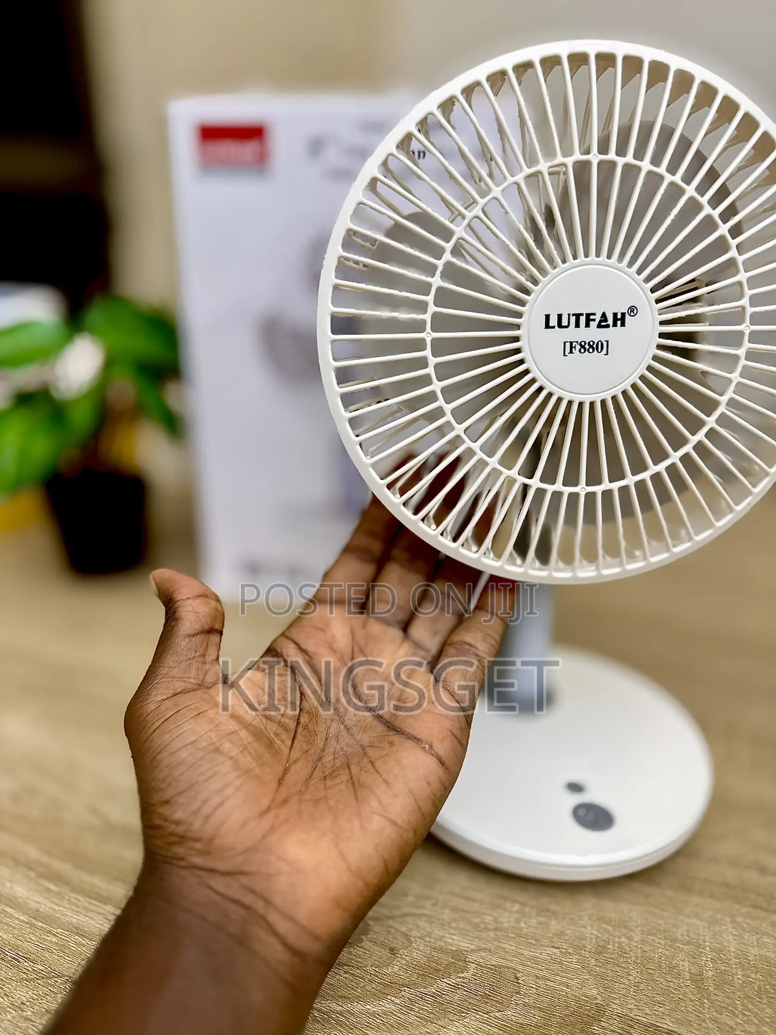 Table Top Swinging Rechargeable Fan