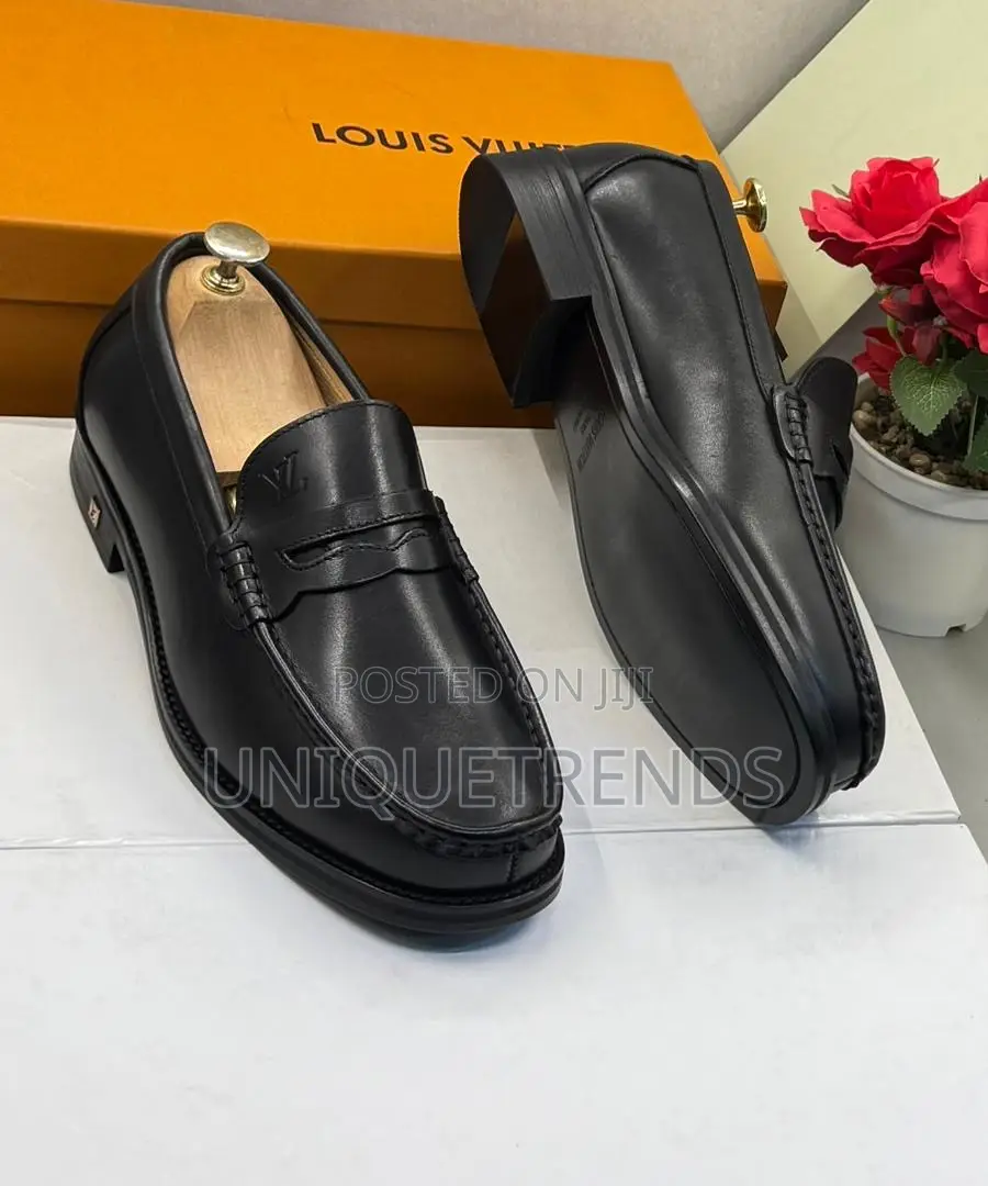 Executive Louis Vuitton Leather Loafers (Black)