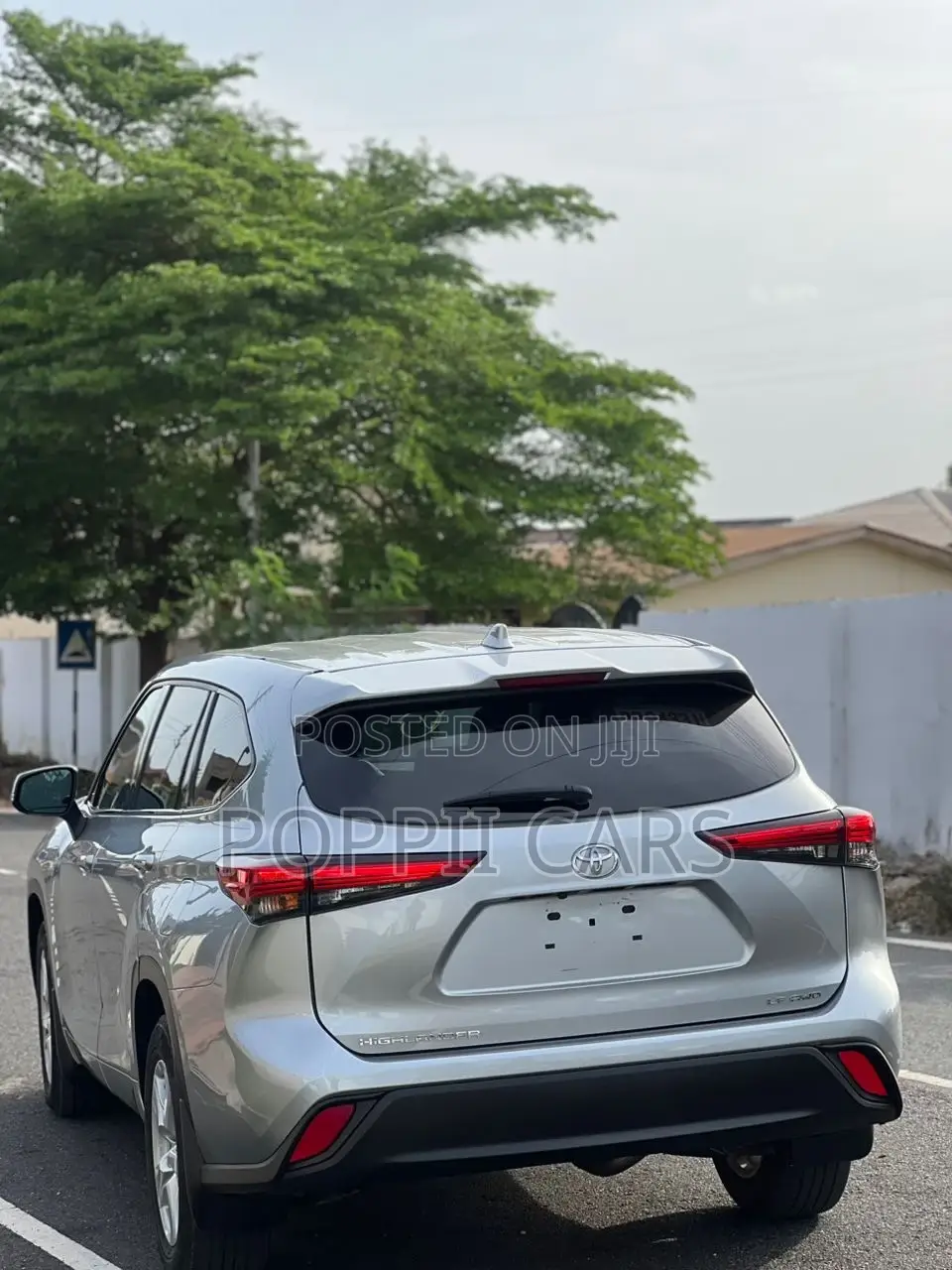 Toyota Highlander LE 2021 Silver