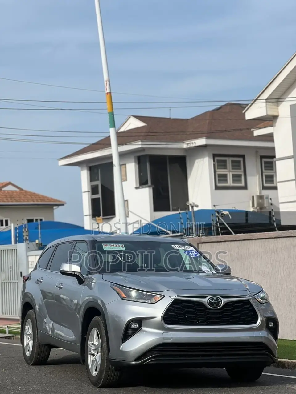 Toyota Highlander LE 2021 Silver