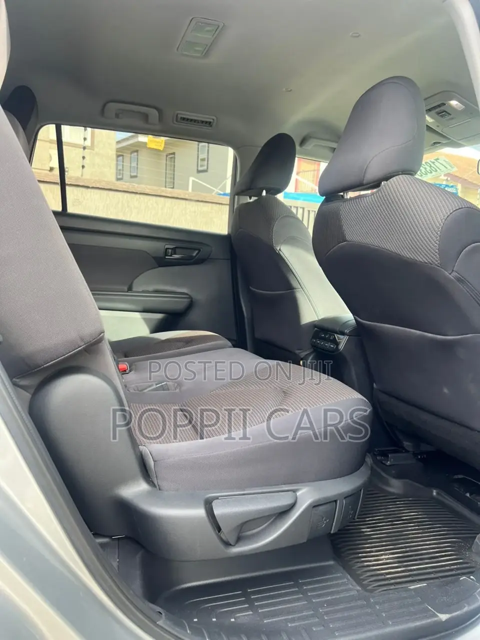 Toyota Highlander LE 2021 Silver