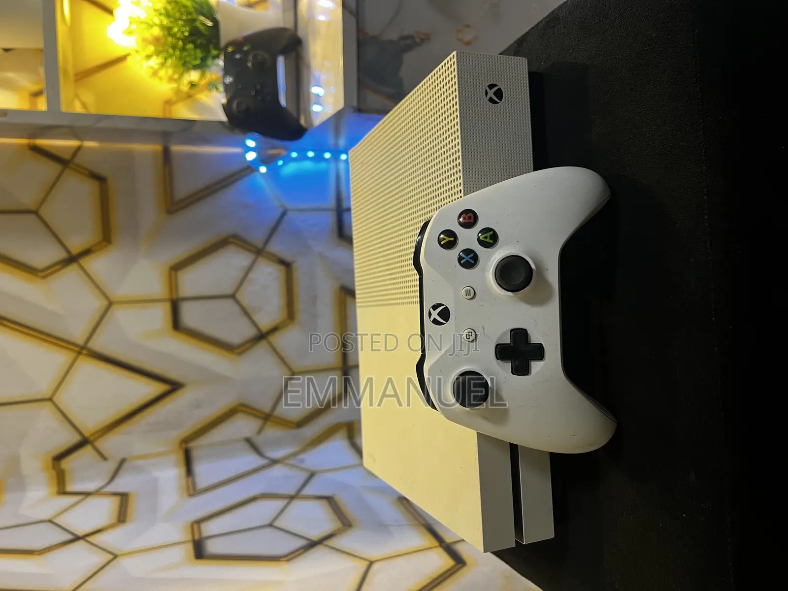 Xbox One S 1tb With 17 Games Installed