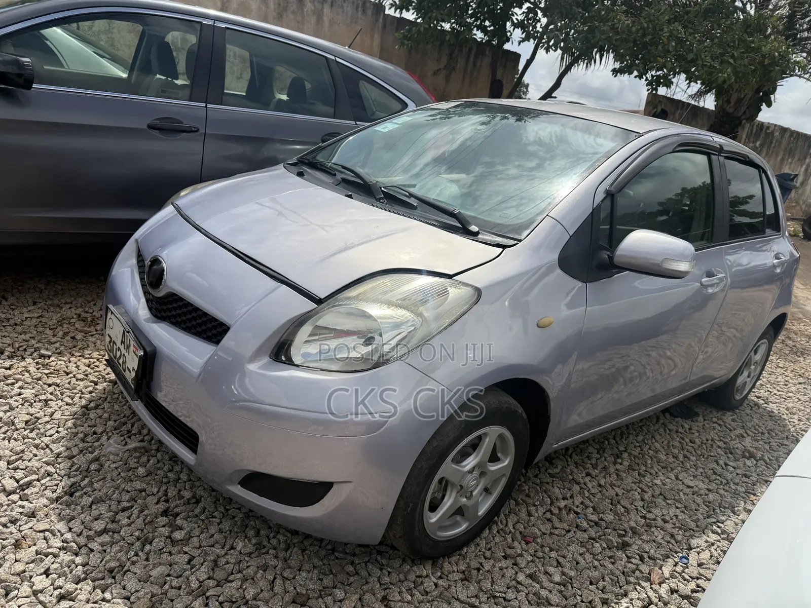 Toyota Vitz 2010 Silver