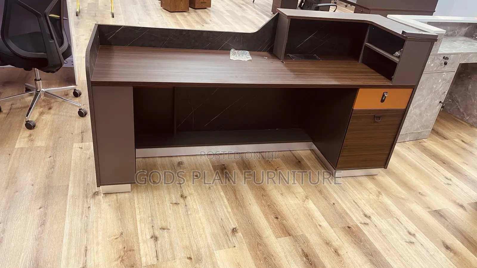 Executive Front Desk (La-660-20)