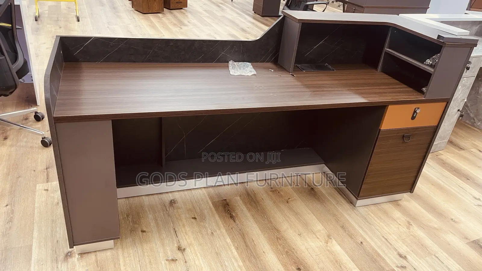 Executive Front Desk (La-660-20)