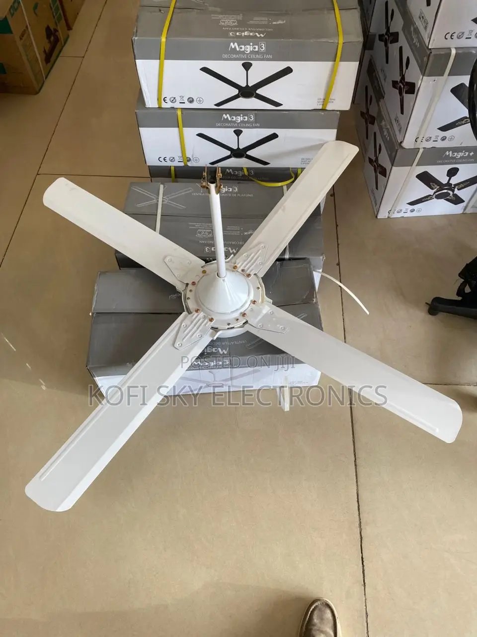 Massive Magia Long Blade Ceiling Fan