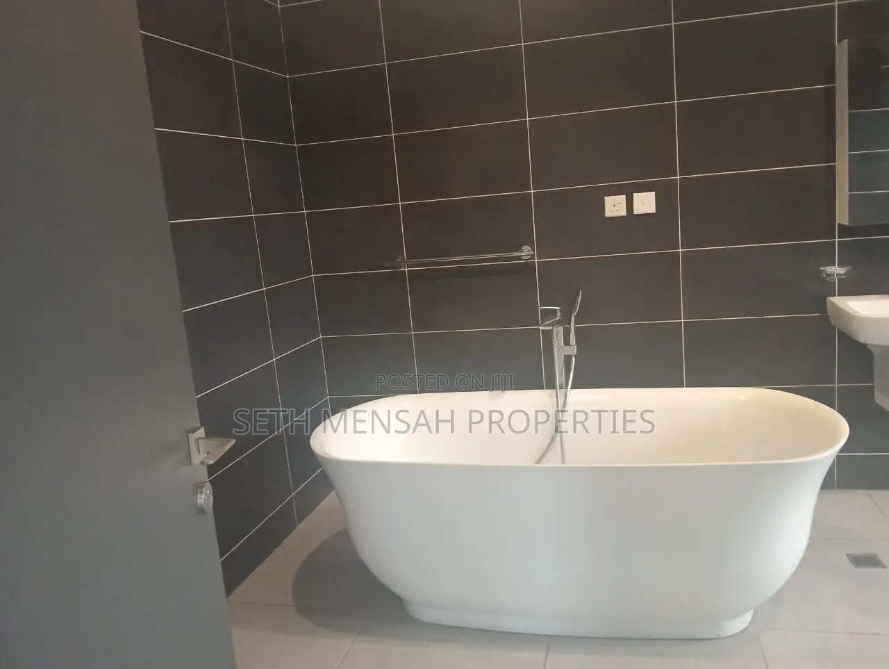 4bdrm House in 4 Bedroom House, Airport Residential Area for rent