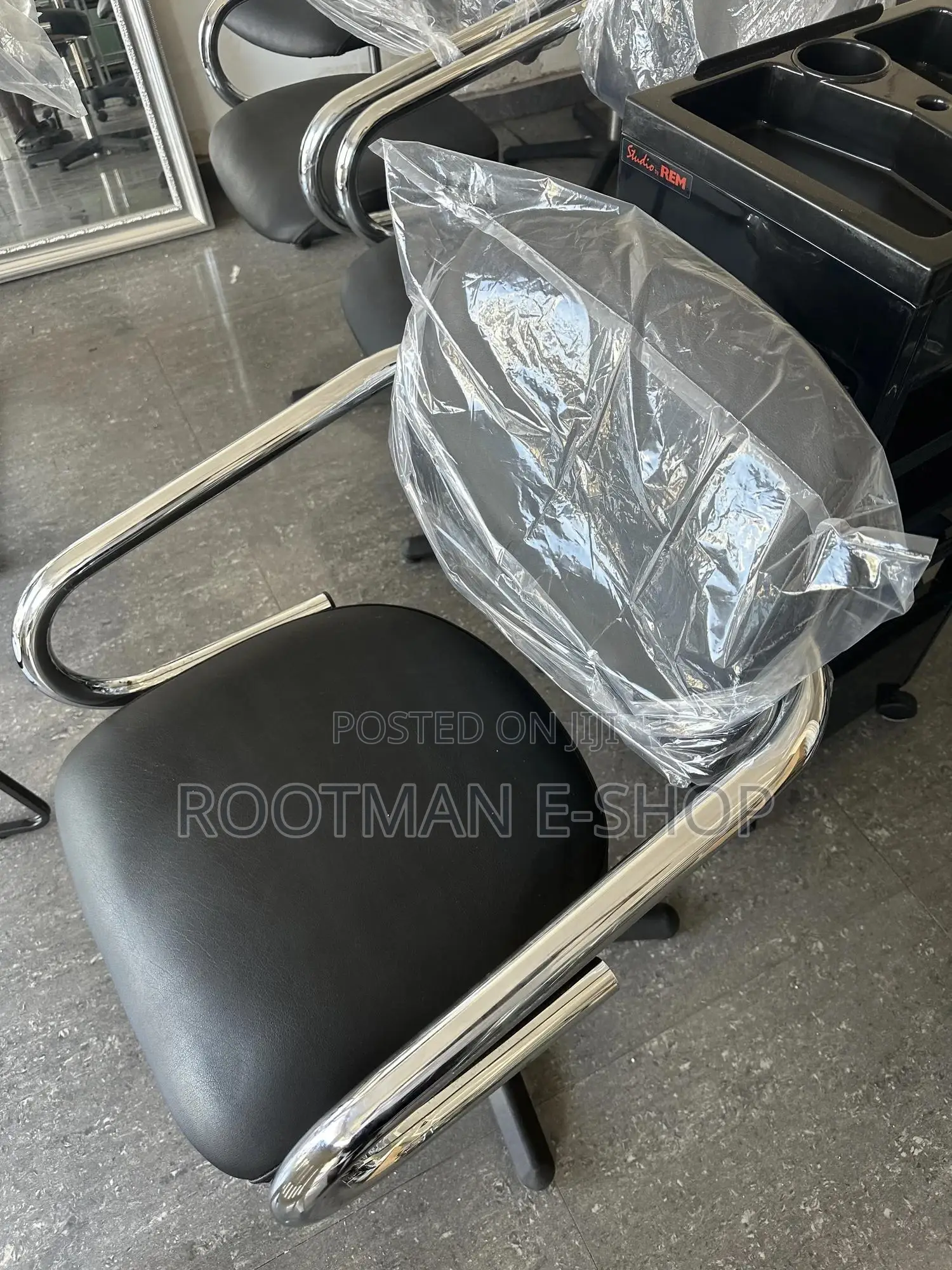 Black Salon Styling Chair With Chrome Armrests