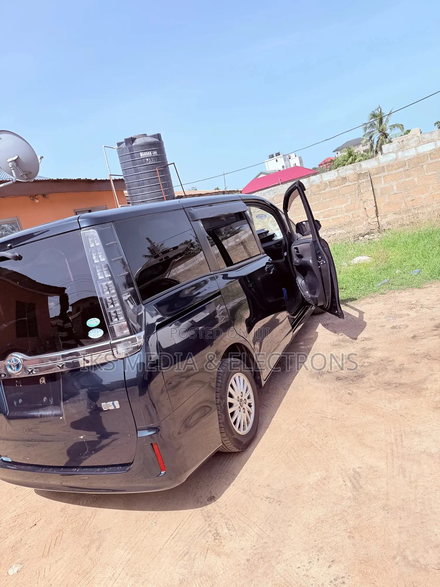 Toyota Voxy 2015 Black