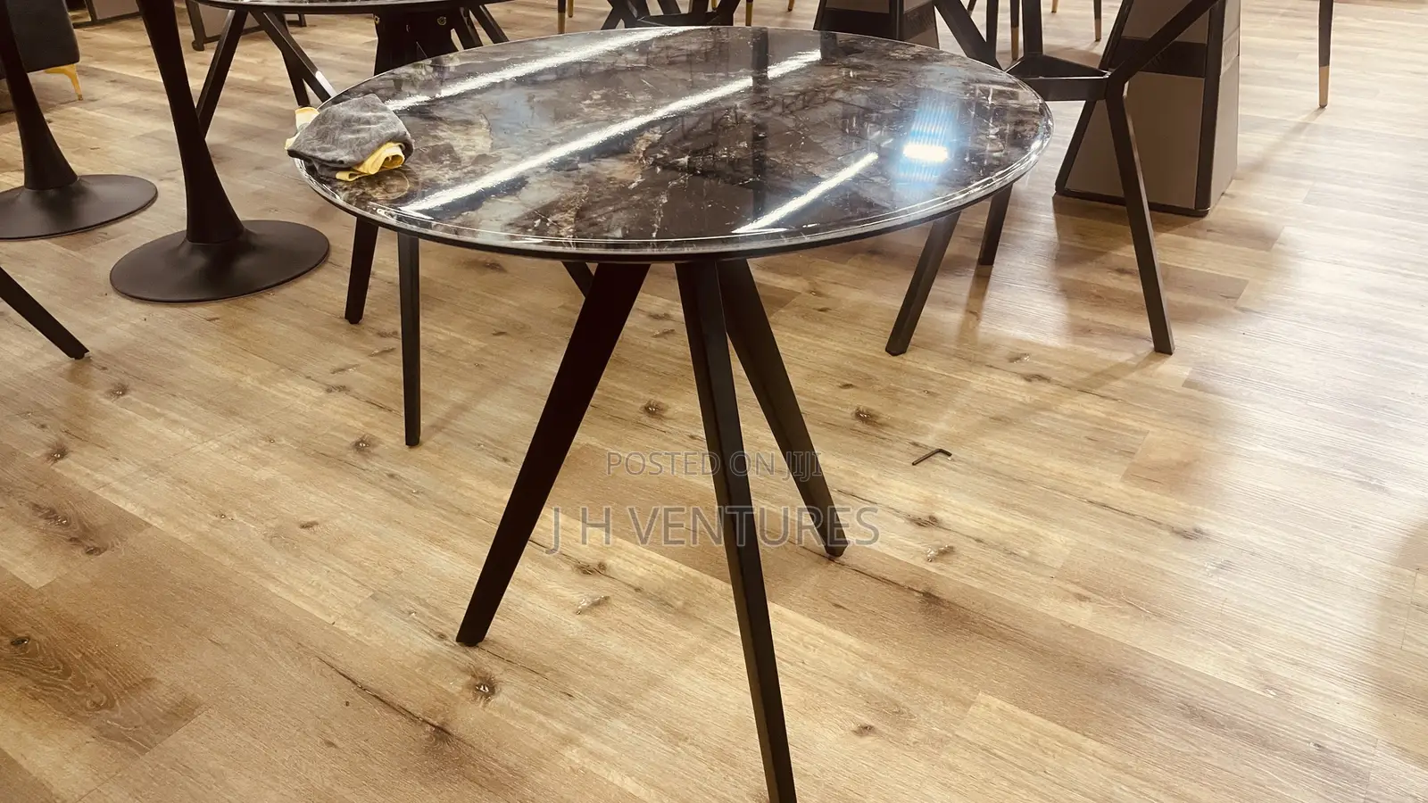 Leisure Table (8238#)