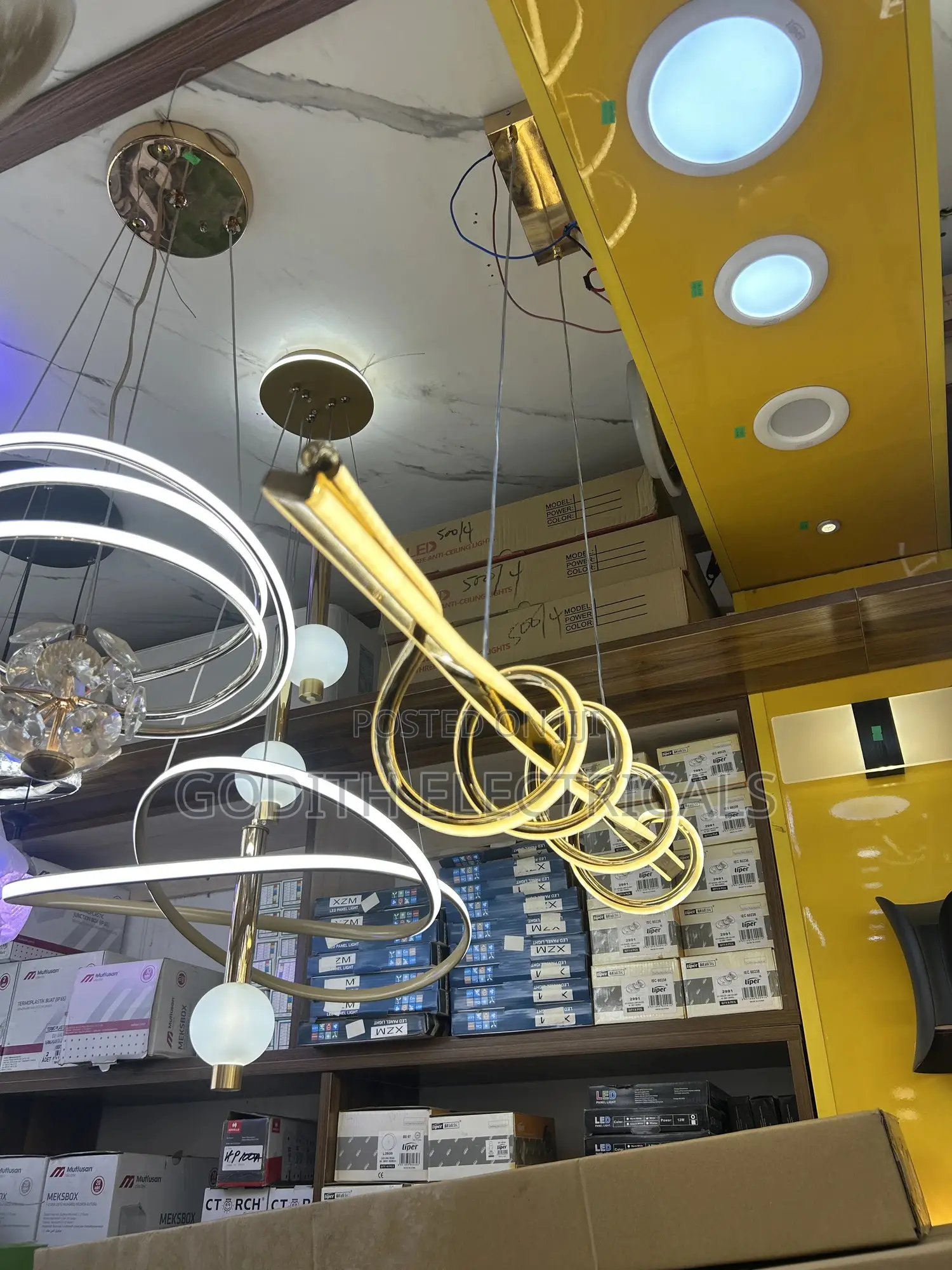 Four Rings Gold Pendant Light With 3 Colors